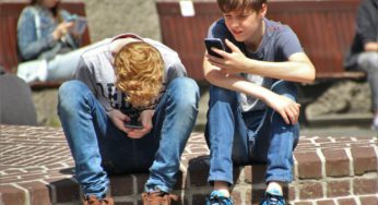 Uso excesivo de pantallas genera problemas de auto regulación emocional y de memoria en niños